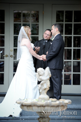 Best Courtyard Lake Lucerne - IW Phillips House Wedding photographer - Sandra Johnson (SJFoto.com)